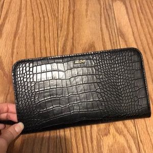 NWOT! Aldo black wristlet wallet